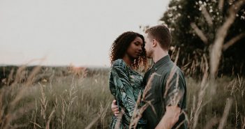 Die besten Dating Seiten für schwarze Frauen Die besten Dating Seiten für schwarze Frauen